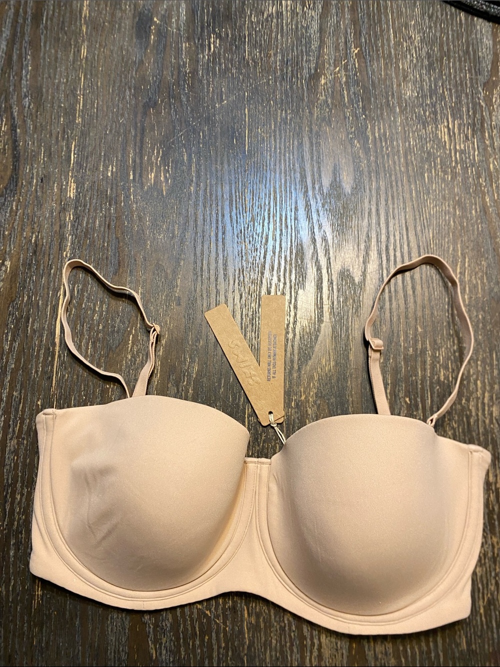 SKIMS Fits everybody Convertible Strapless Mica 32DD NWT Bra crease in pads